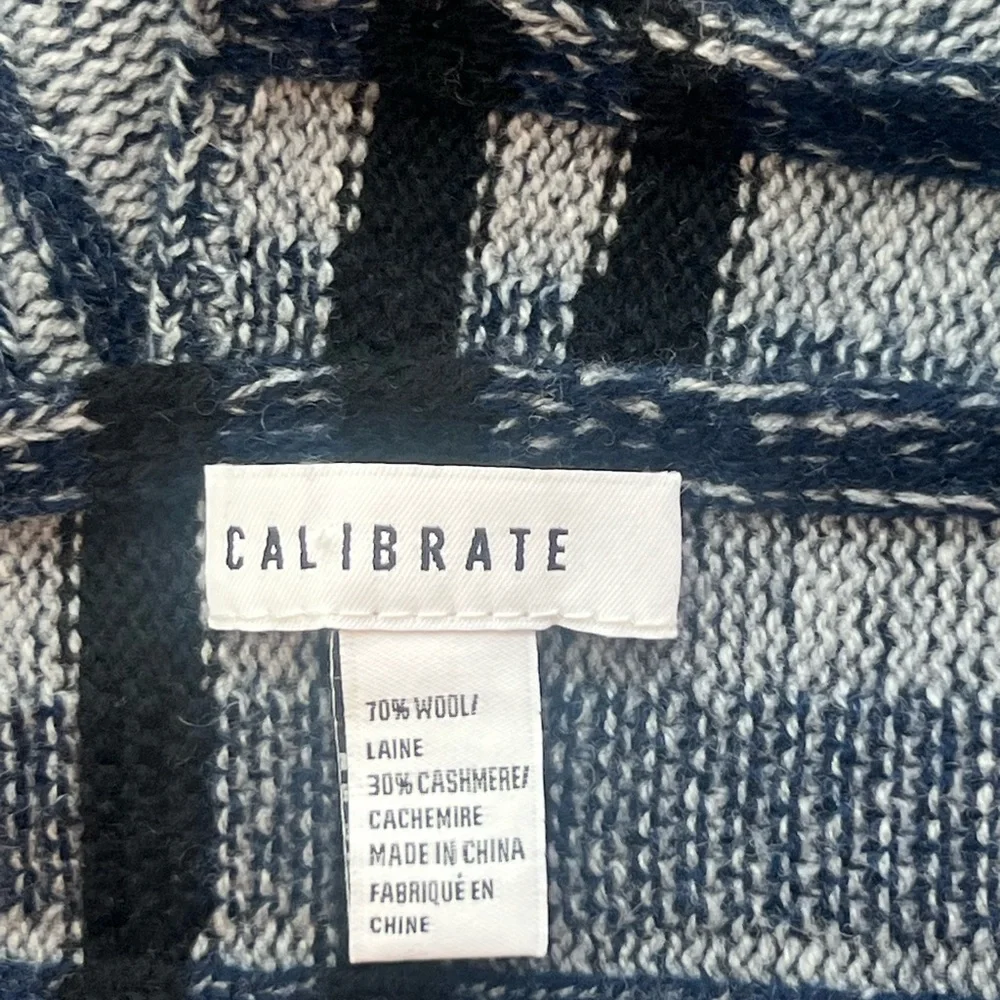 Stylish Blue Knit Scarf